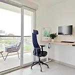 Sea View - Quiet Location, Air Conditioning & Parking 公寓 *