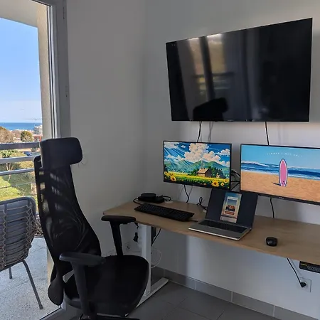 Sea View - Quiet Location, Air Conditioning & Parking Appartement *